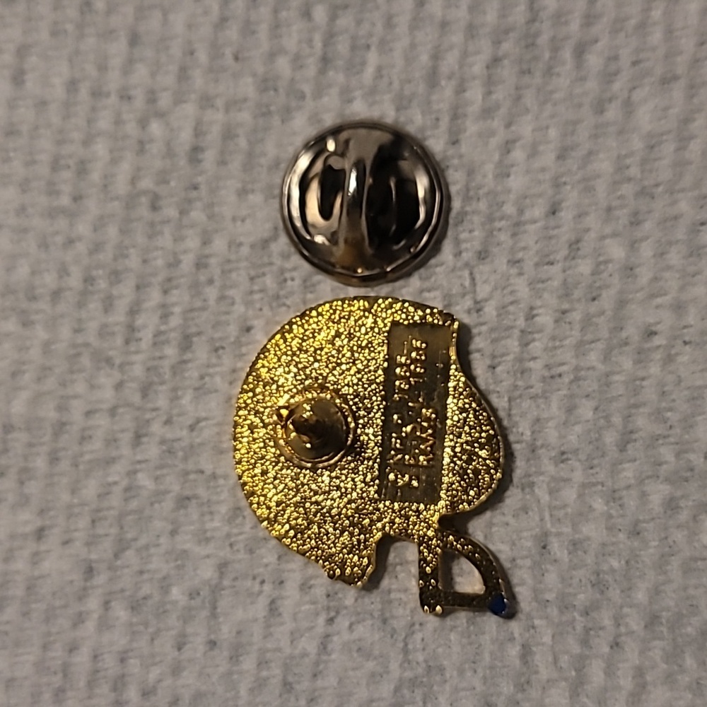 1985 RAMS Helmet Pin - Picture 2 of 3